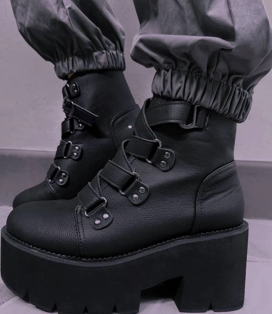 ALTERBABE FOOTWEAR Buckle Buddy Boots