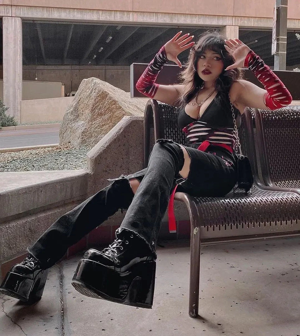 ALTERBABE Blood Distressed Top And Gloves Set