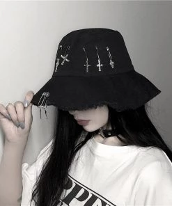 ALTERBABE ACCESSORIES Crossed Safety Pin Bucket Hat