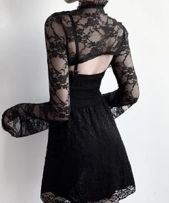 ALTERBABE Lace Lover Cropped Shrug
