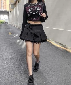 ALTERBABE CLOTHING Love Hard Graphic Crop Top